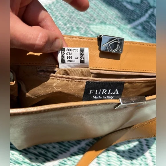 Vintage Furla Italian Leather Shoulder Bag - Picture 4 of 11